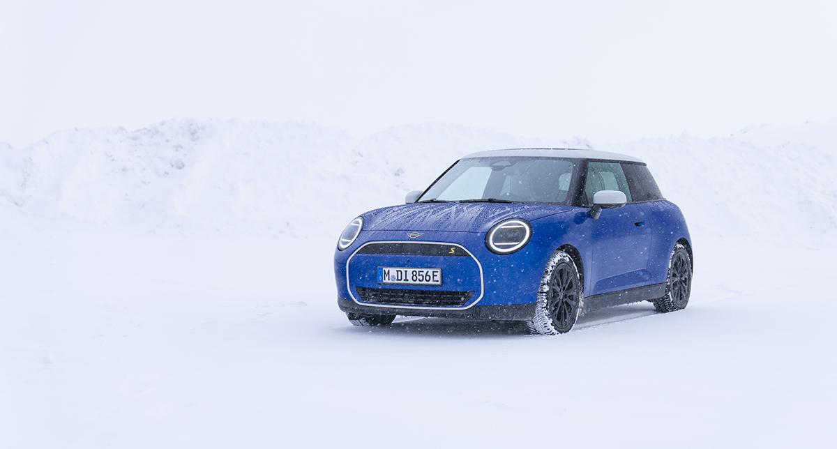 MINI-Cooper-SE-Winter.jpg